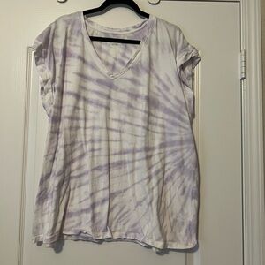 Ava & Viv Lavender Tie-Dye V-Neck Tee